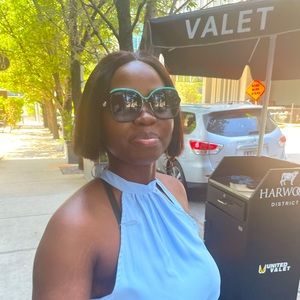 Meet your Posher, Oyebimpe